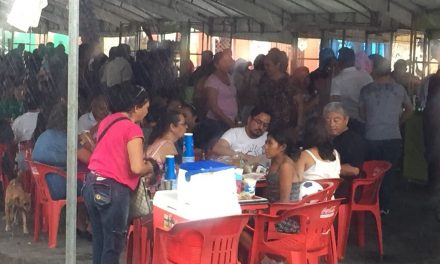 En #Mérida: ni la lluvia impidió gran comilona de chicharra