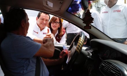 Huacho y Yeidckol realizan labor de volanteo en Mérida