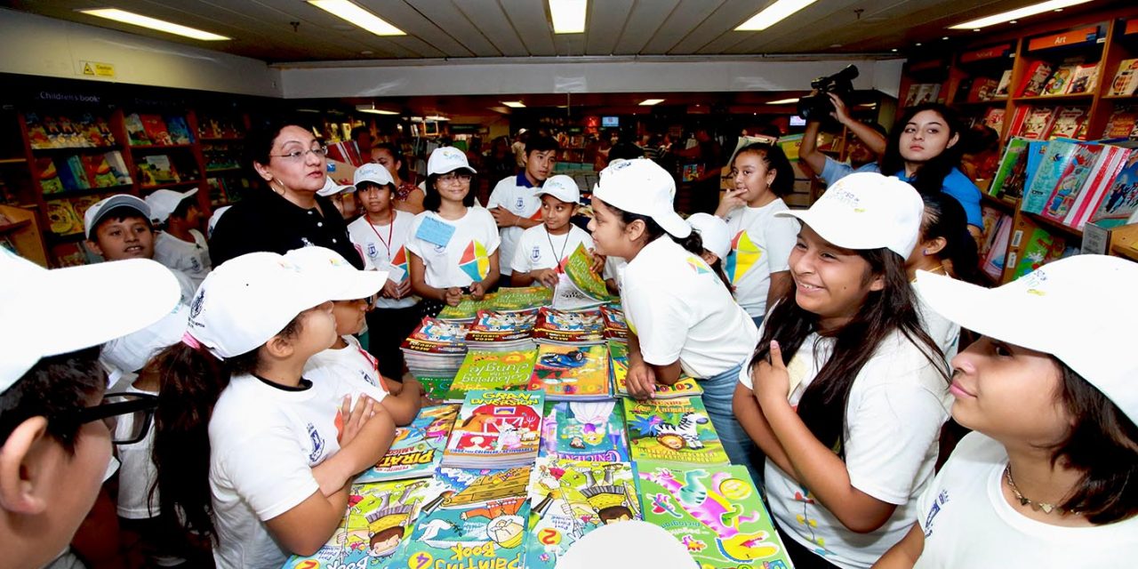 Niños de Mérida a biblioteca flotante más grande de mundo