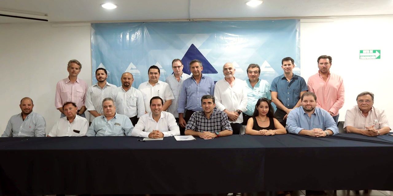 Mauricio Vila se reúne con integrantes de la Canaco Servytur