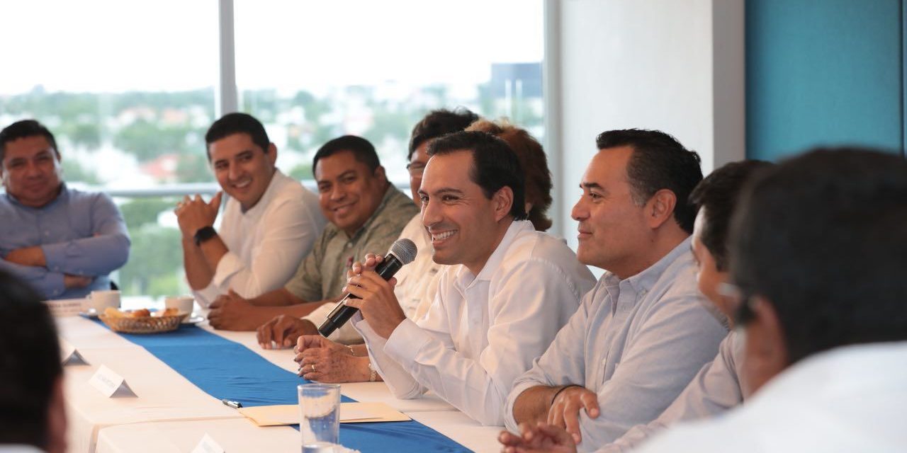 Encuentro de Vila con alcaldes electos de PAN, PRD y MC