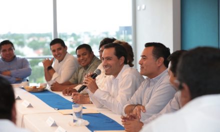 Encuentro de Vila con alcaldes electos de PAN, PRD y MC