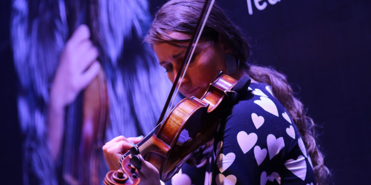 Despierta interés Mikhailova en Mérida por destreza en el violín