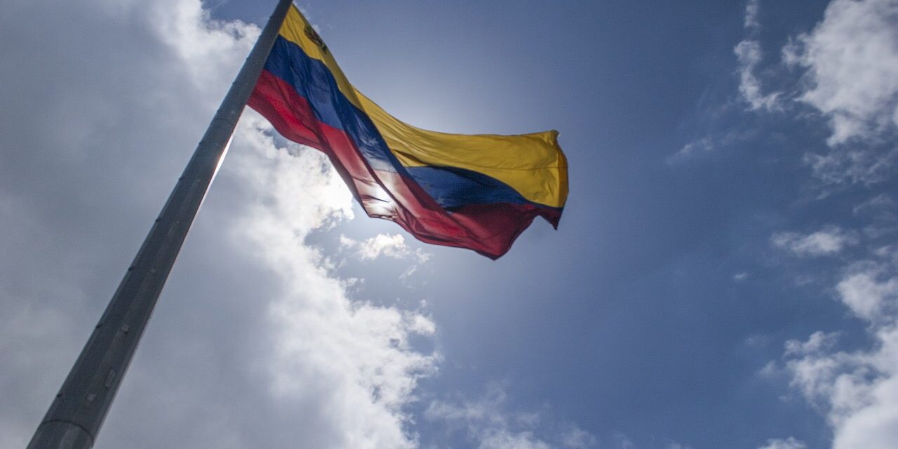 Piden a PGR detener a Nicolás Maduro cuando llegue a México