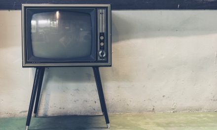 ¿Por qué miles de personas en Reino Unido aún ven la televisión en blanco y negro?