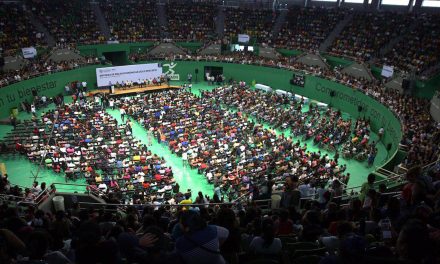 Mauricio Vila Dosal inicia entrega de becas económicas para estudiantes yucatecos