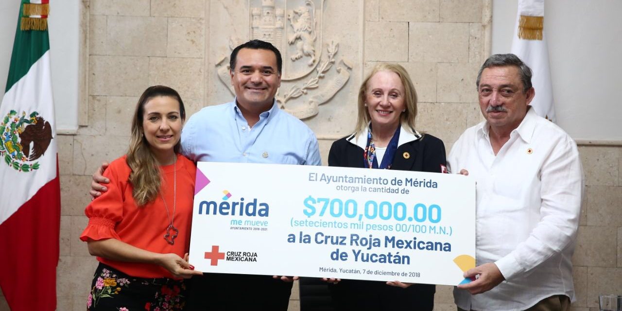 Entrega Renán Barrera donativo a la Cruz Roja para una ambulancia