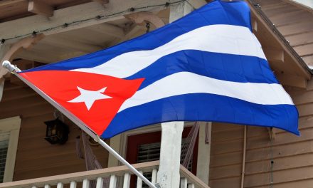 Cuba levanta prohibición: ciudadanos podrán usar internet móvil en celulares