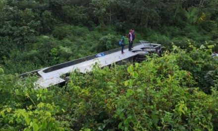 Accidente de autobús en ruta Tabasco-Cancún deja 2 muertos