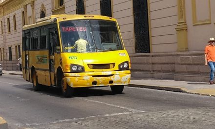 Transportistas urbanos en Mérida presionan aumento a subsidio