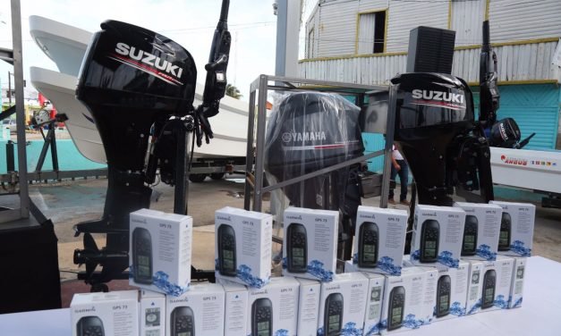 Embarcaciones, motores y equipo para pescadores yucatecos