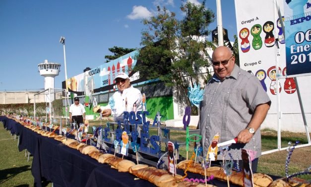 Mega rosca en el Cereso de Mérida para celebrar el Día de Reyes
