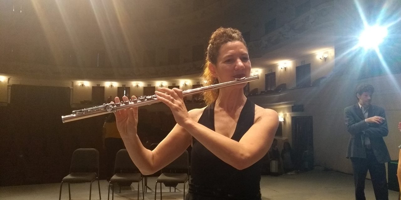 Traerá OSY, con solista de EU, joya musical para flauta (video)