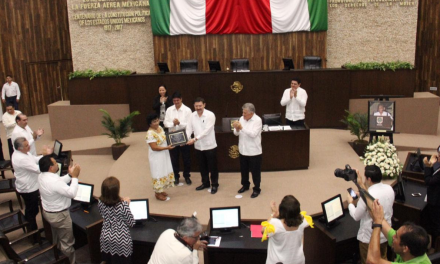 Recibe reconocimiento y pide liberar a Yucatán de agroquímicos