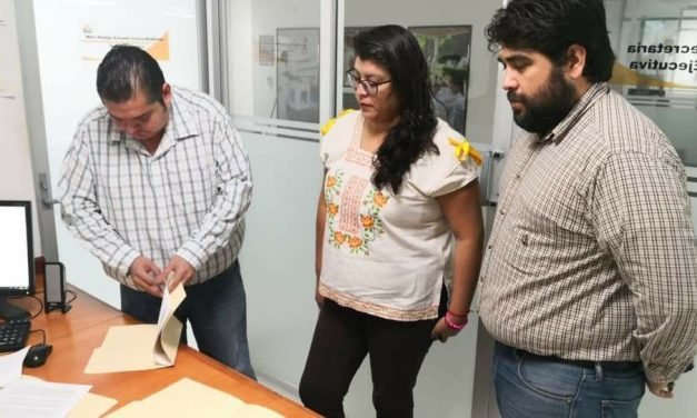 Emplazan a Iepac “congelar” prerrogativas a ex líderes perredistas