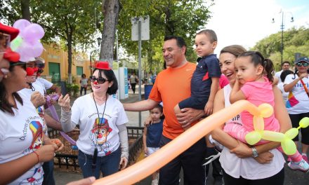 Renán Barrera y su familia encabezan la “Caminata por la Familia”