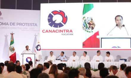 Repasa Vila catálogo de acciones para desarrollo de Yucatán