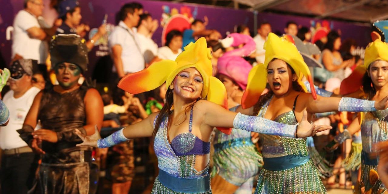 “Desfile de Fantasía” en espectacular Plaza Carnaval