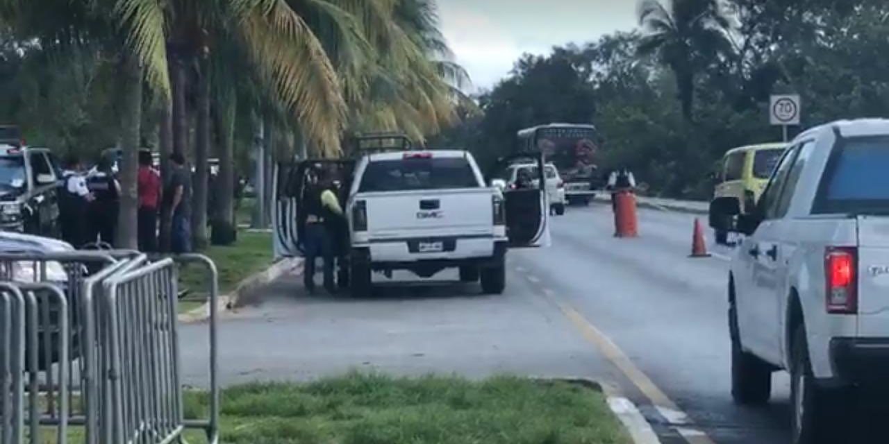 En Cancún: 3 ejecutados, 1 lesionado; “rafaguean” camioneta (Vídeo)