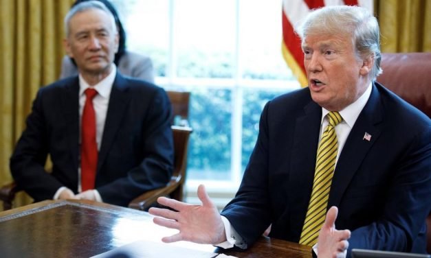 Amenaza Trump con aranceles del 25% a automóviles mexicanos