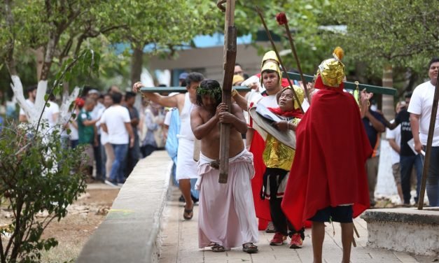 Viacrucis tras las rejas: presos del penal de Mérida reviven Pasión de Cristo