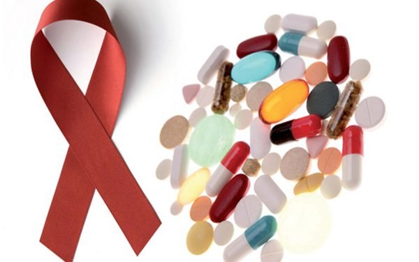 Nueva política federal por antiretrovirales preocupa a  personas con VIH