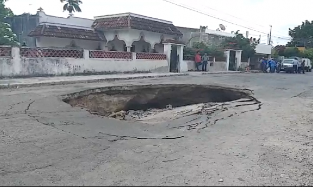 Cueva debajo de pavimento originó socavón en la García Ginerés