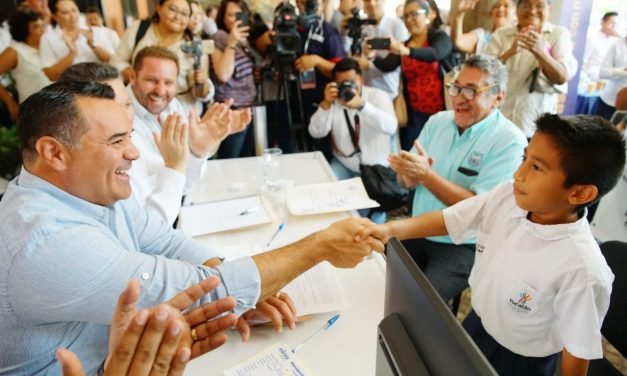 Recibe Renán demandas en programa “Miércoles Ciudadano”