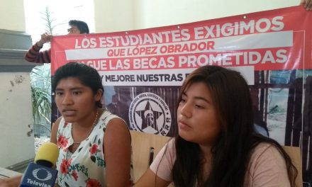 Critican estudiantes incumplimiento en programa de becas