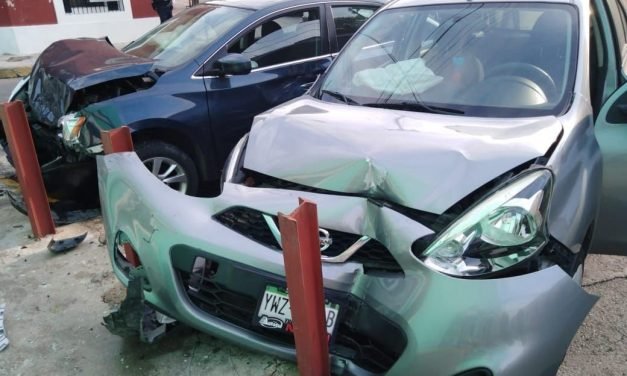 Mala combinación: celular y volante termina en colisión