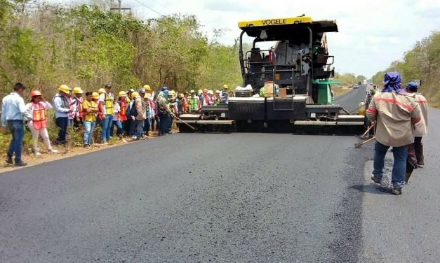 Alumnos del ITS Valladolid visitan obras en carretera Valladolid-Río Lagartos 