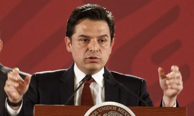 Zoé Robledo, nuevo director del IMSS, informa AMLO