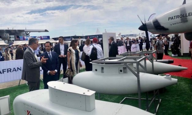 Vila asiste a Exposición Internacional de Aeronáutica y Espacio en París