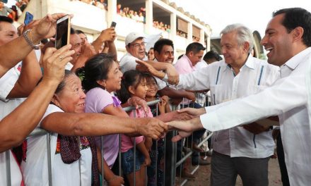 Protestan en gira de López Obrador por despojo de tierras