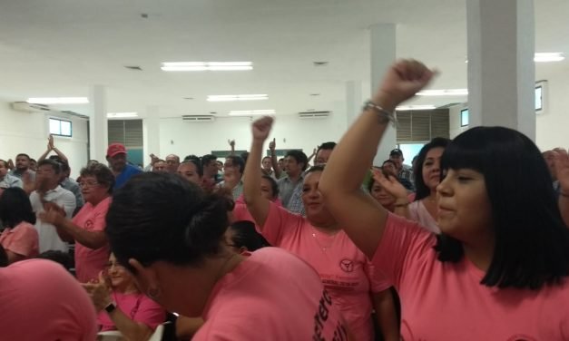 Exhiben a “gamberros” que reventaron asamblea de taxistas (Video)
