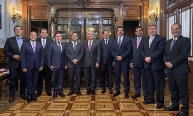 A mitin en Tijuana, con López Obrador, gobernadores de PAN y PRI