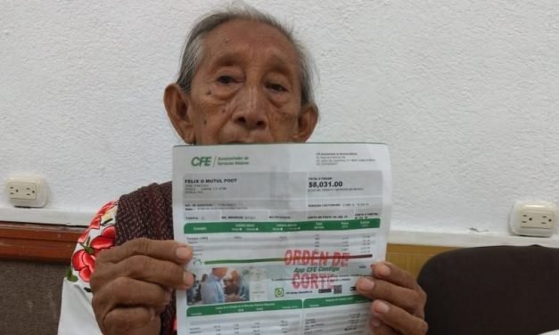 Cobro descomunal de CFE tiene en agobio a mujer de tercera edad