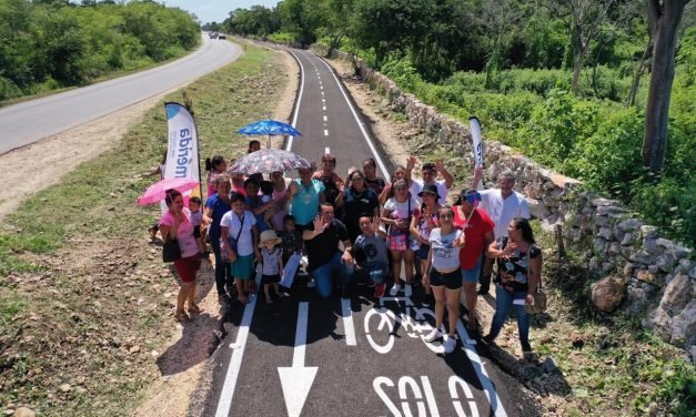 Renán Barrera Concha entrega nueva ciclovía que une San Pedro Chimay y Tahdzibichén