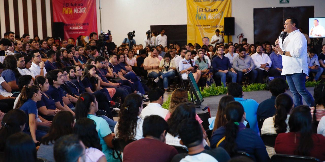 Comparece Renán Barrera ante estudiantes de 13 universidades