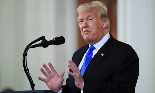 Impone Trump nuevos aranceles a la importación de productos chinos