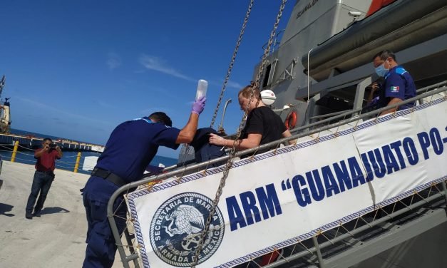 Auxilian navales a tripulante rusa en petrolero cerca de Progreso