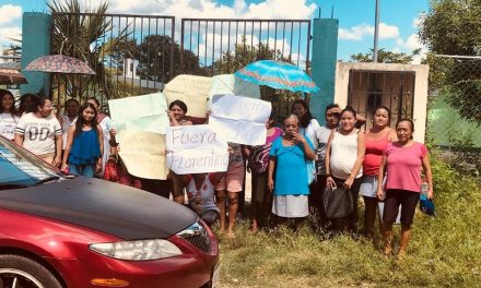 Protestan en comunidades por despidos en Telebachilleratos