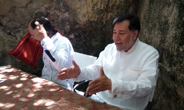 Allegados de AMLO en contradicción por tema de regulación a medios