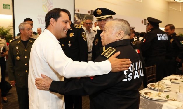 Reconocimientos y estímulos económicos a bomberos por su labor