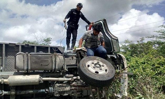 Cierra los ojos un instante y vuelca en la Valladolid-Mérida; sale ileso