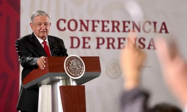 Denuncia AMLO que fue registrado como socio de 26 empresas ante el SAT