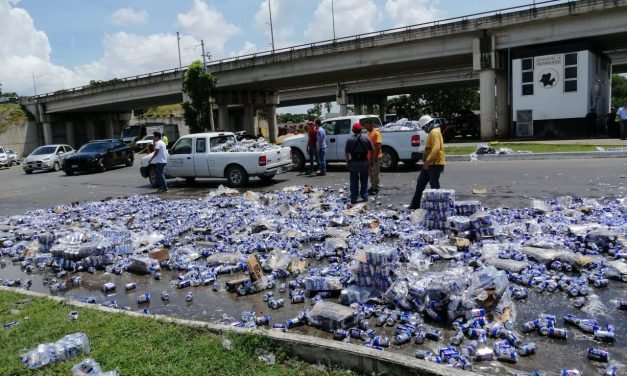 Tiradero de cerveza en periférico Mérida acaba en frustrado ‘festejo’ (Video)