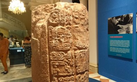 ‘La Palabra Visible, escritura jeroglífica maya’, 80 piezas y narrativa (Vídeo)