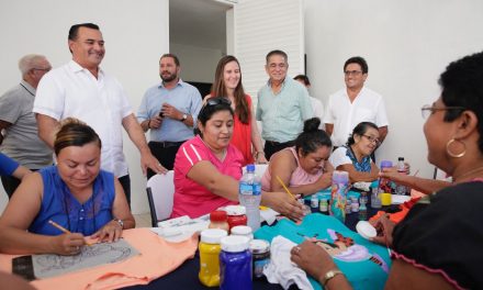Entrega Renán Comedor Comunitario para familias del Sur de Mérida