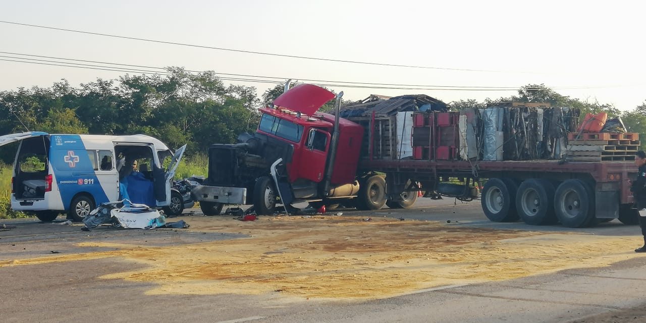 Mortal encontronazo en la Mérida-Motul con muertos y heridos (Video)